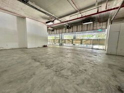 Middle Road (D7), Retail #523110631